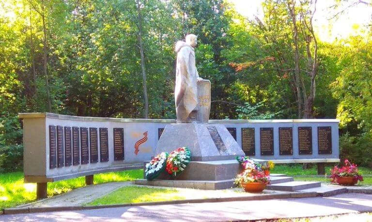 Мемориал в память о погибших в Великой Отечественной войны студентах и сотрудниках ТГУ..