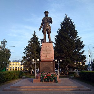 Памятник Герою Советского Союза Зинченко Федору Матвеевичу.